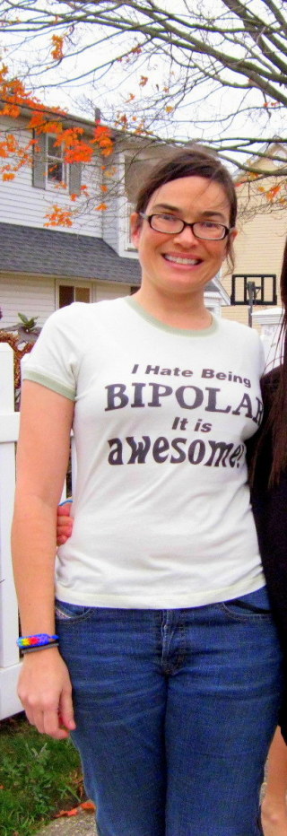 I hate having bipolar, it's awesome t_shirt